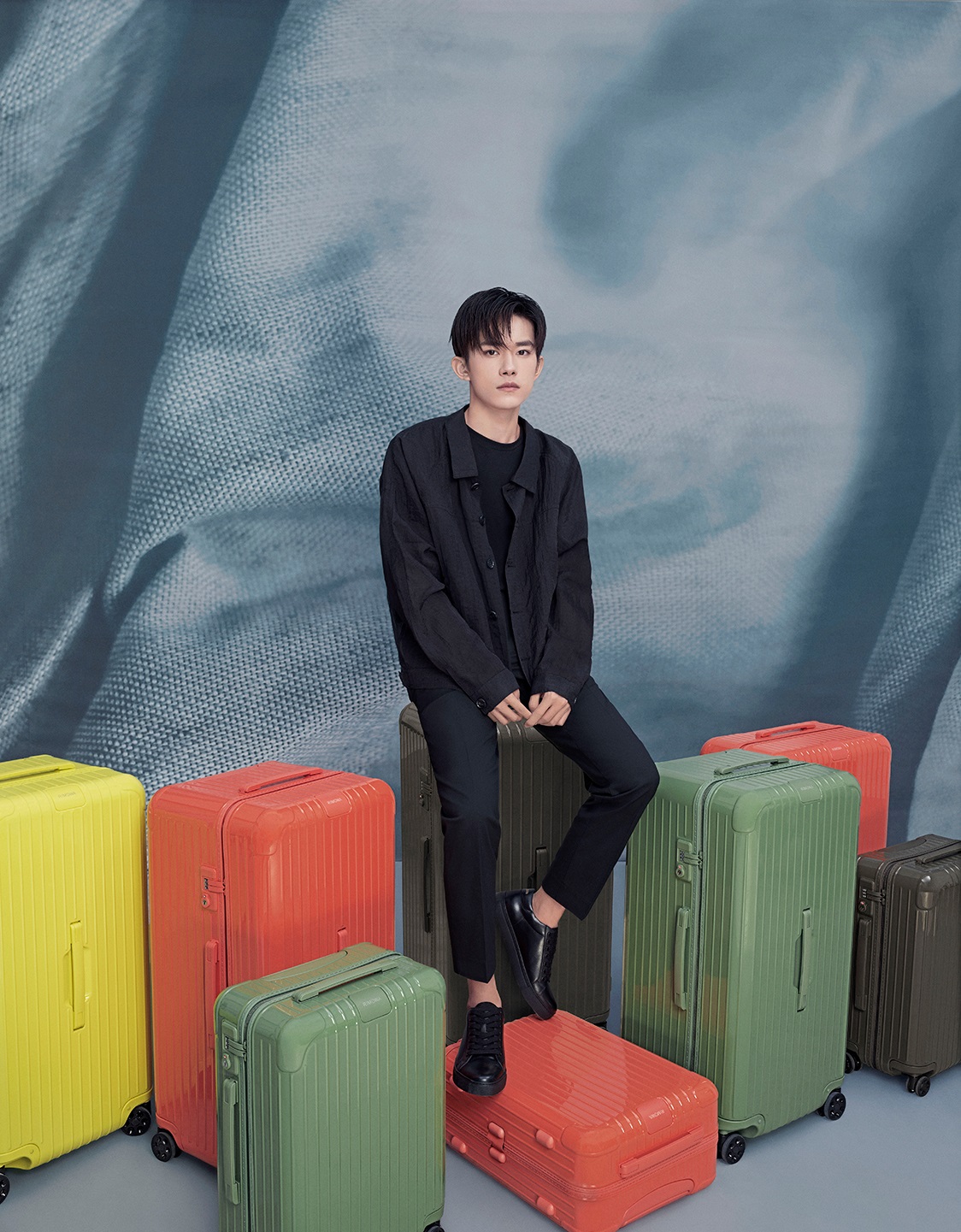 tfboys王俊凯王源易烊千玺行李箱,易烊千玺代言的行李箱牌子