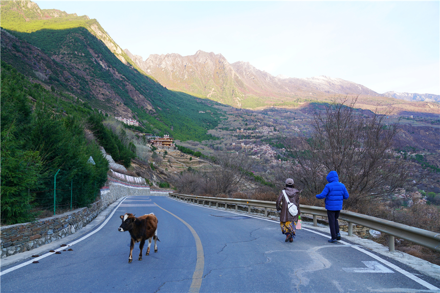 甘孜州有个很漂亮的村寨,甘孜州藏寨
