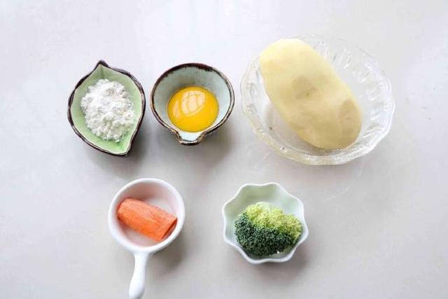 土豆饼煎不成形是什么原因,土豆饼蒸熟做法简单又好吃