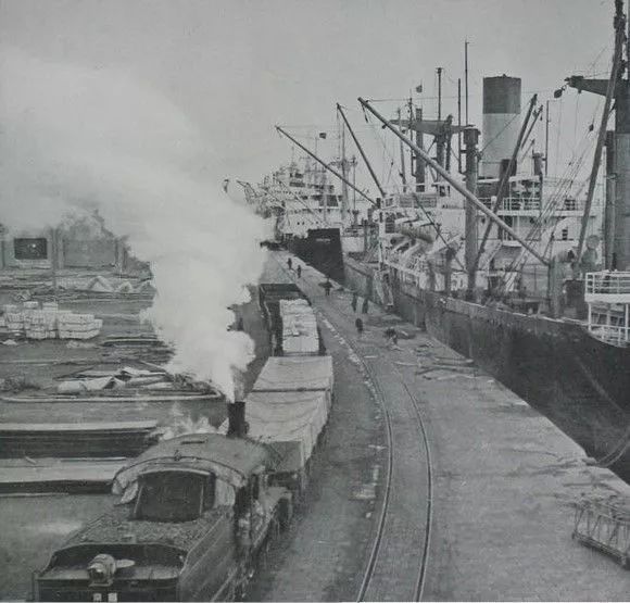 天津卫津路老照片,1998年天津卫津路街景