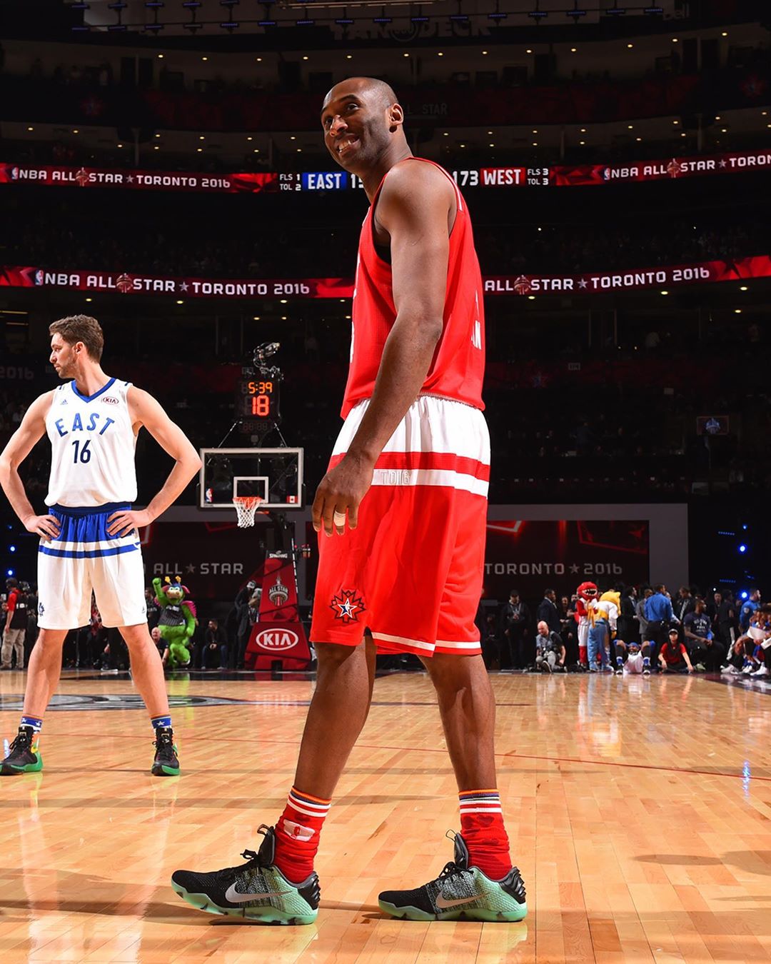 科比上脚球鞋全回顾,今日上脚球鞋全明星