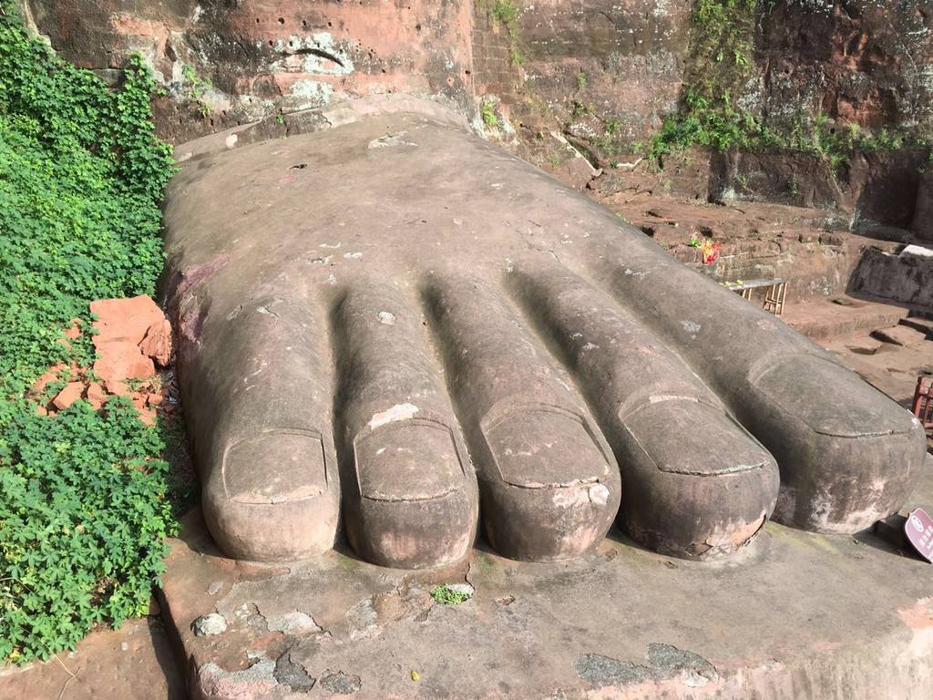 乐山大佛背后的卧佛,中国最大的坐佛在什么地方