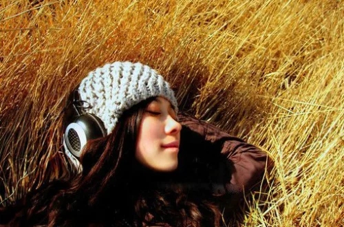 50首充满回忆的经典歌曲,10大震撼心灵的经典背景音乐