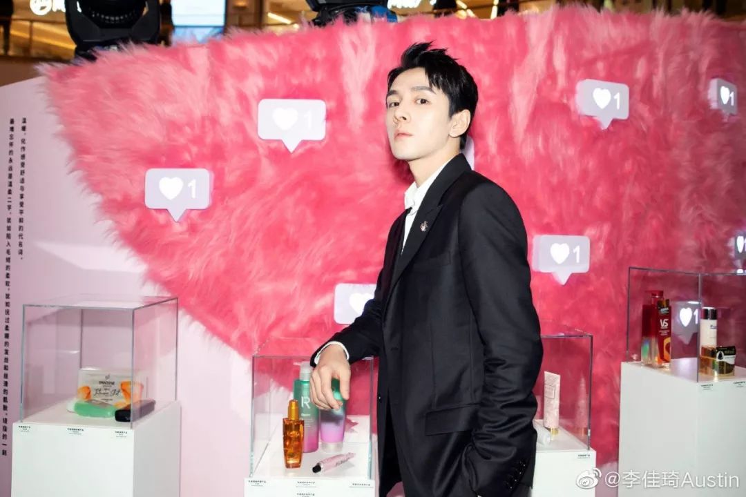 带货王被鸽：“你们的魔鬼”李佳琦，又双叒叕上热搜了