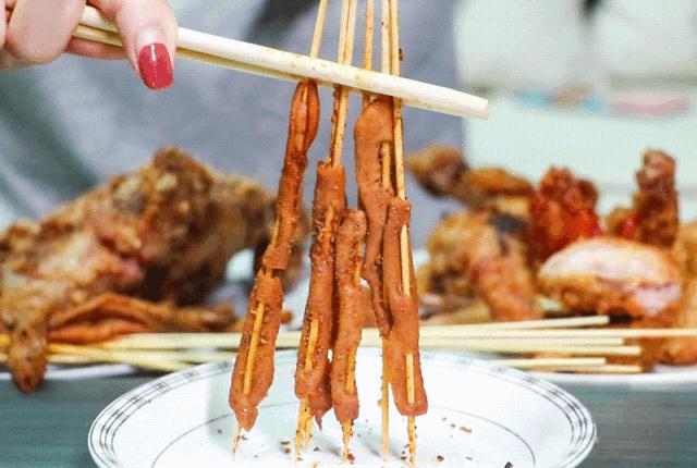 铁板鸭肠串串店,铁板鸭肠网红串串香摆摊配方