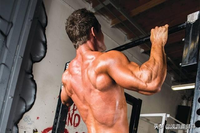 哑铃练背新手高效的动作,哑铃练背最直接有效动作