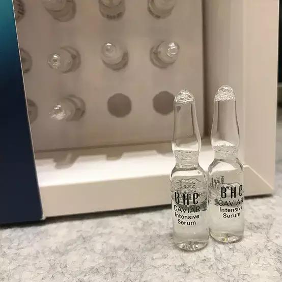 抗氧化抗皱滋润补水面部精华,鲟鱼子紧致抗皱精华液