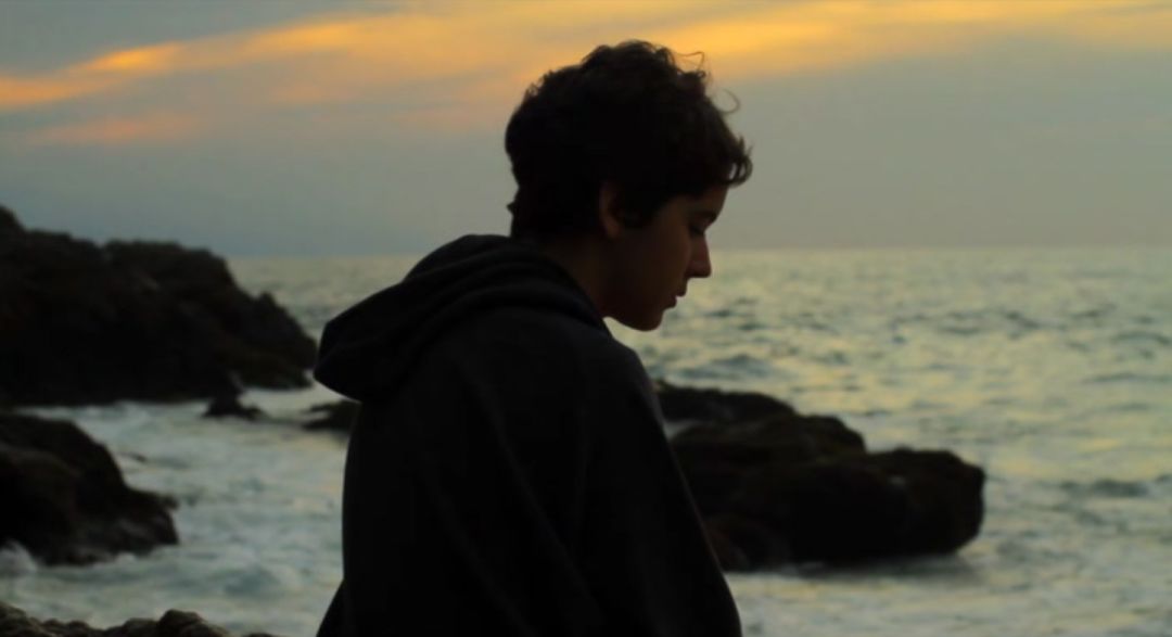 X爱视频被传遍全校之后，她上学如同下地狱。