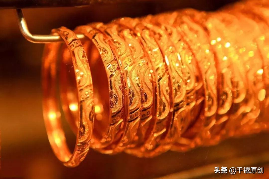 金镯银镯别贴肉戴？圆形变方形，是买到假货，还是戴的方法不对？