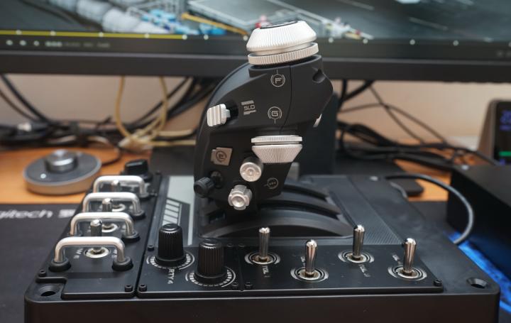 罗技x56飞行摇杆怎么用,罗技x56飞行摇杆