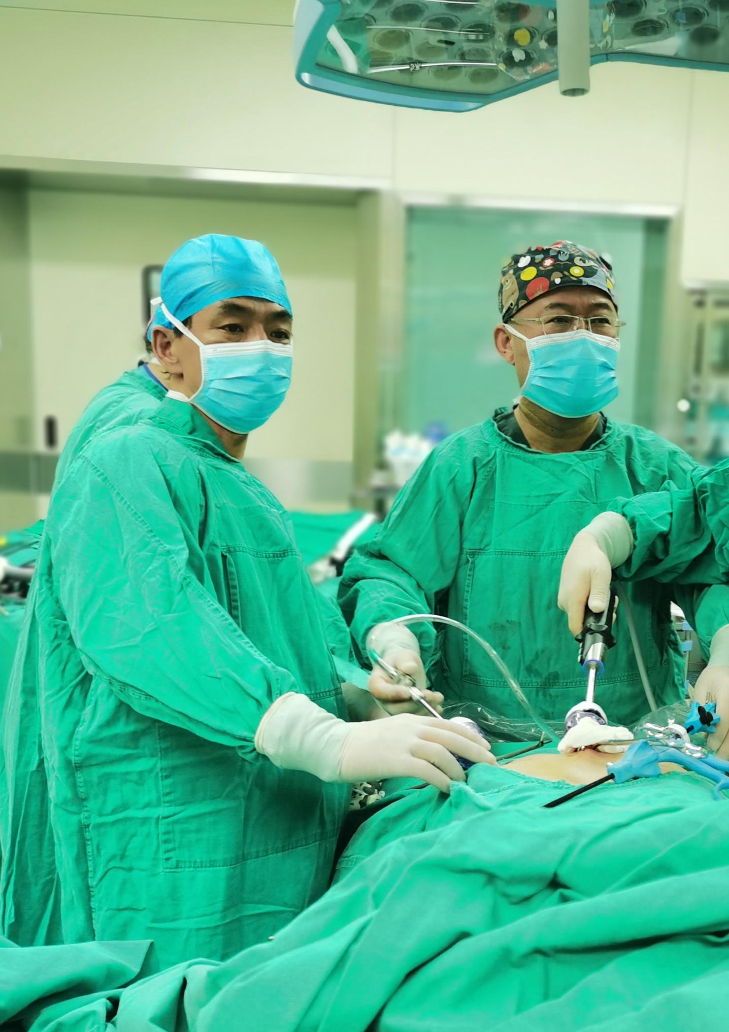 剑突下胸腔镜胸腺瘤切除术,单孔胸腔镜胸腺瘤手术