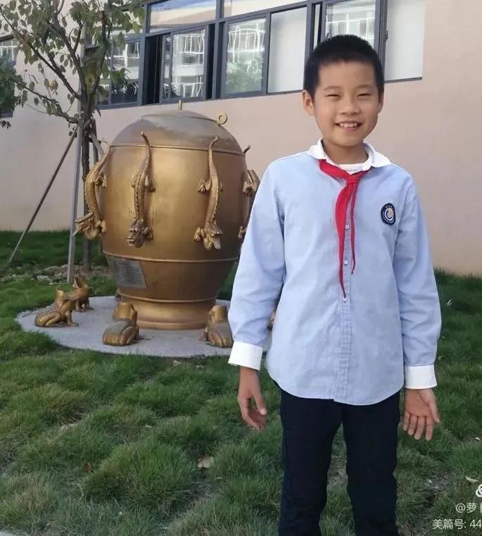 升旗手护旗手上升旗台步骤,升旗和护旗手的简短讲话