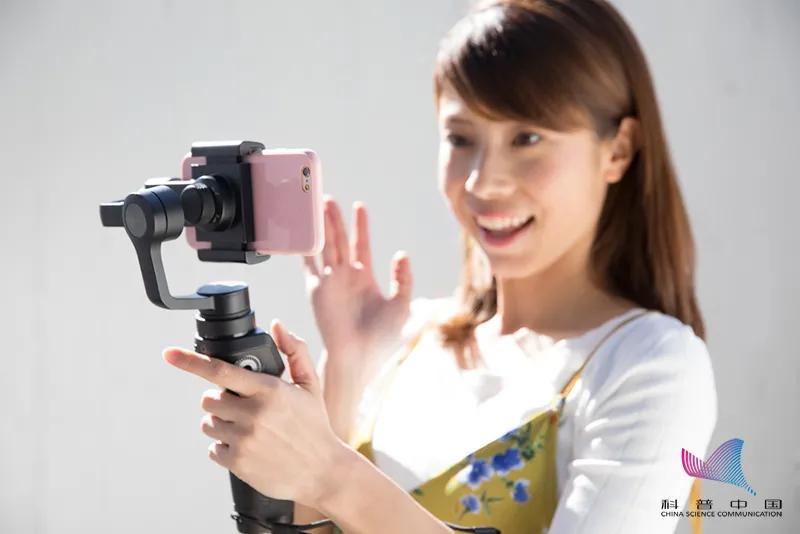 拍照要整什么姿势才不会出现丑照,拍照不好看是真的不上镜还是丑