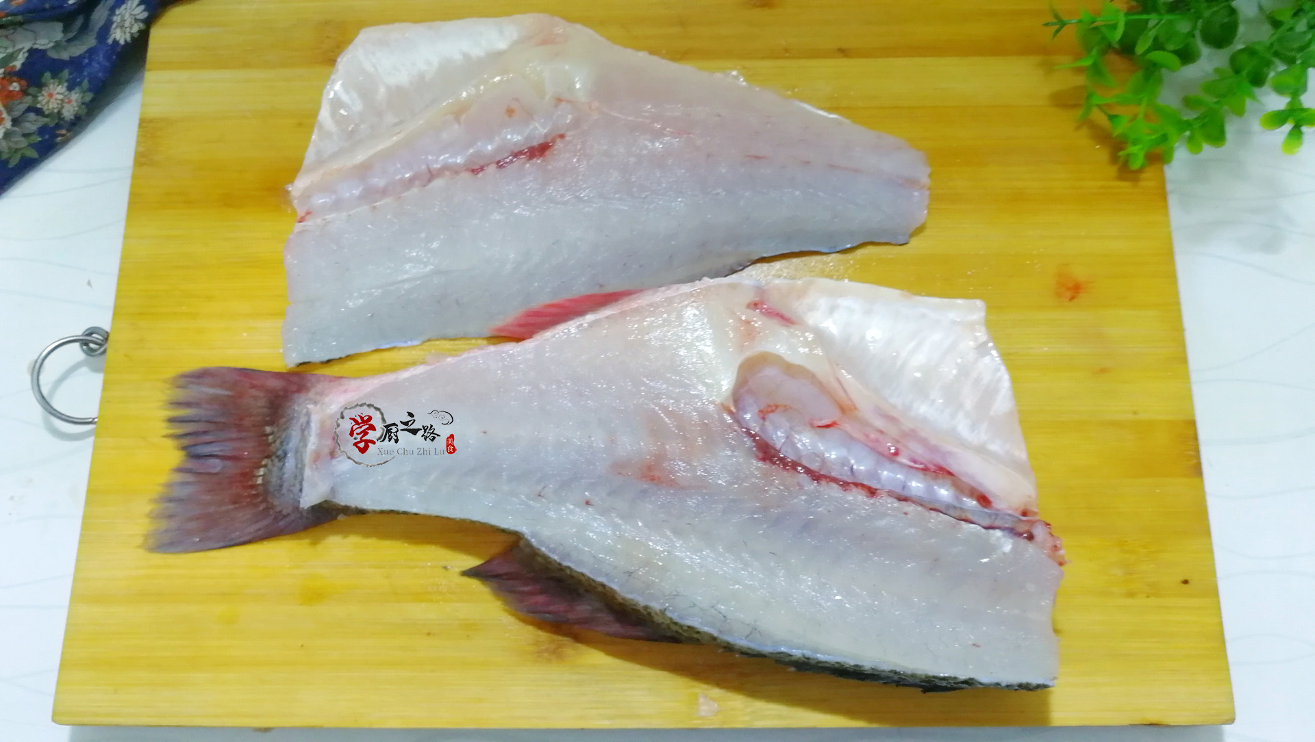 松鼠鱼口味酸甜宴客倍儿有面,厨师制作松鼠鱼