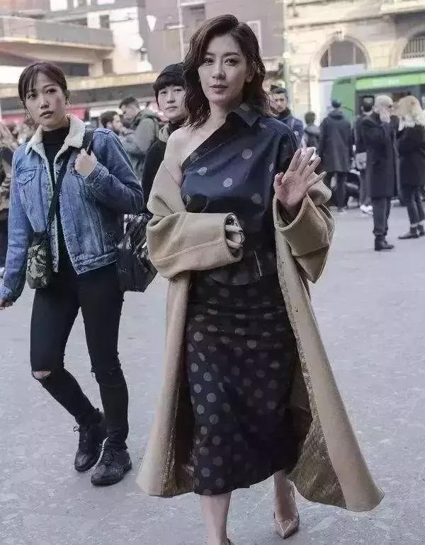 失真原唱是谁,反差胡歌