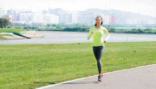 女生生理期被迫跑步,女性生理期可以跑步吗