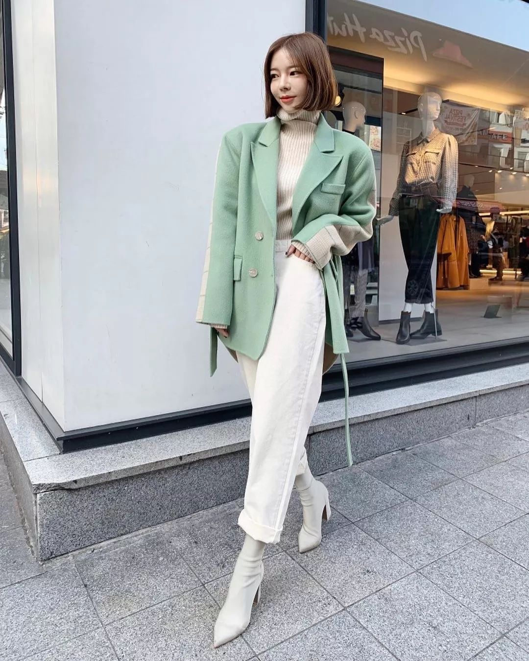 中长款毛衣外套显高显瘦穿搭,大衣连帽毛衣穿搭攻略
