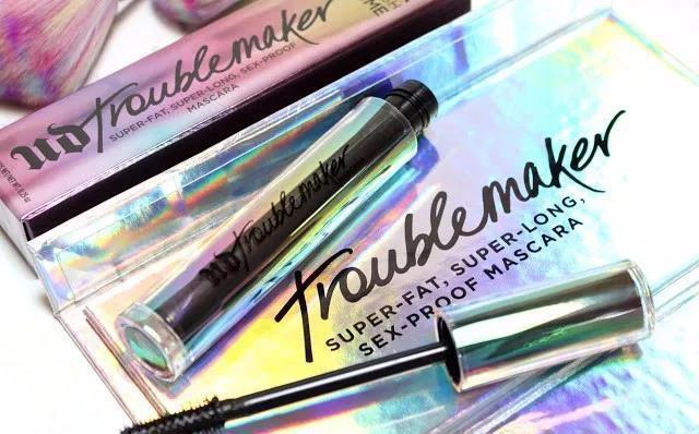 好用的睫毛膏让你电眼十足,放大双眼睫毛膏