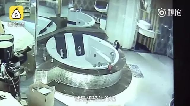 “小心，床对面有摄像头！”|20元，就能*窥偷**你的*生活性**