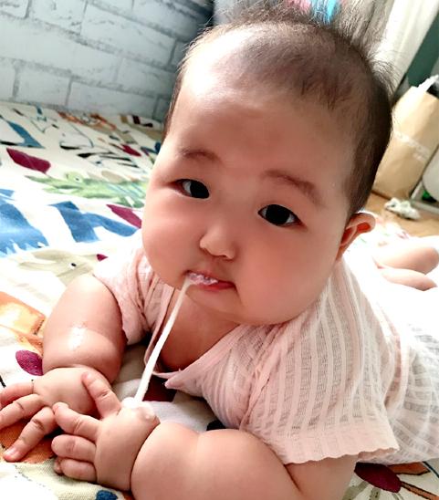 小宝宝吐奶的正确处理方式,宝宝爱吐奶怎么忌口