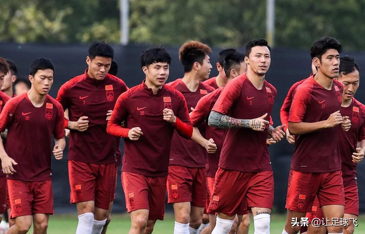 足球名记爆料：足协酝酿再限制国足球员薪资，或最高500万元