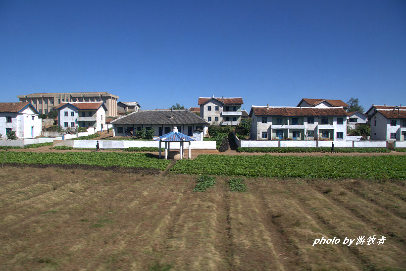 实拍朝鲜的村庄，朝鲜农民的生活怎么样？朝鲜城乡差别大不大？