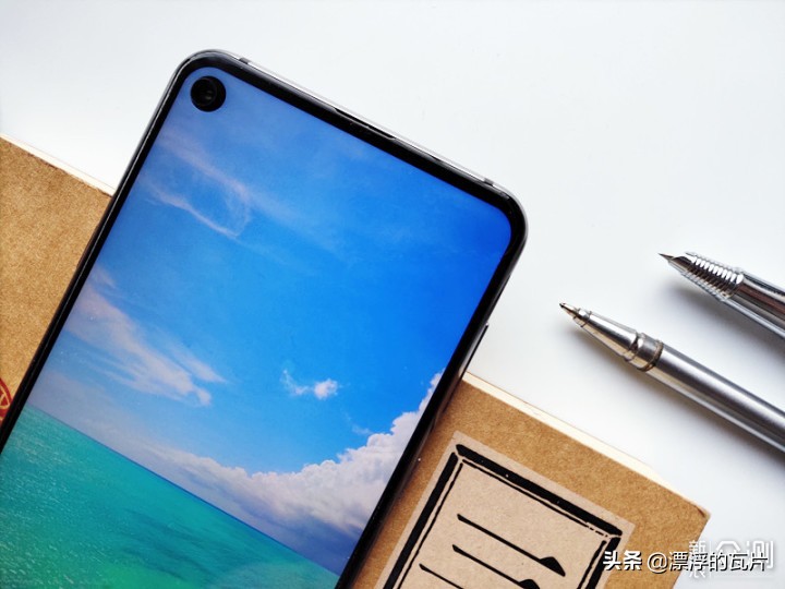 三星galaxya8s,三星galaxya8s评测