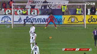 c罗里程碑之夜继续刷新纪录,c罗全场欢呼插兜走