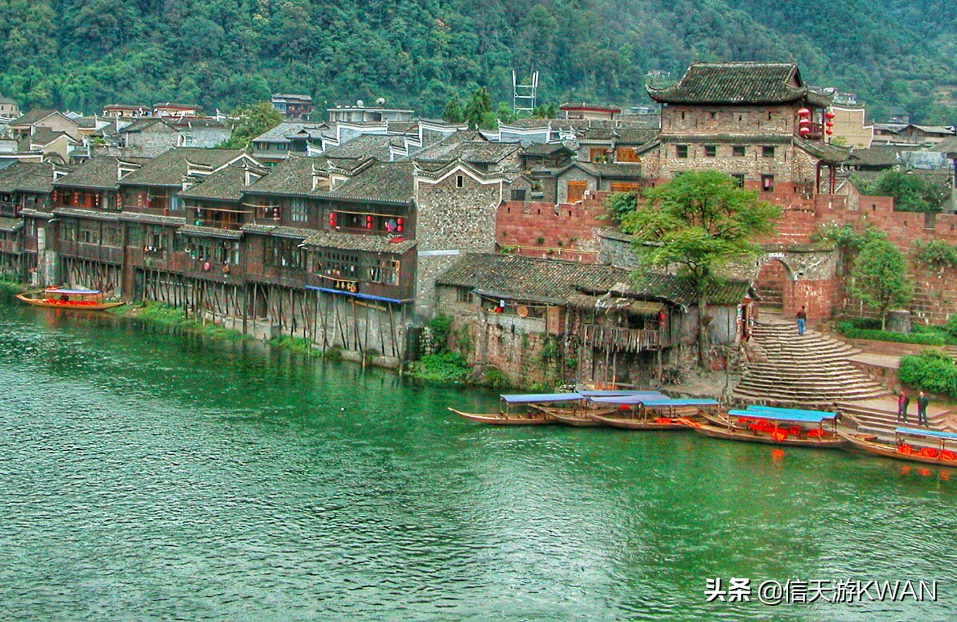 沱江之畔的美丽边城,凤凰县沱江镇凤凰古城