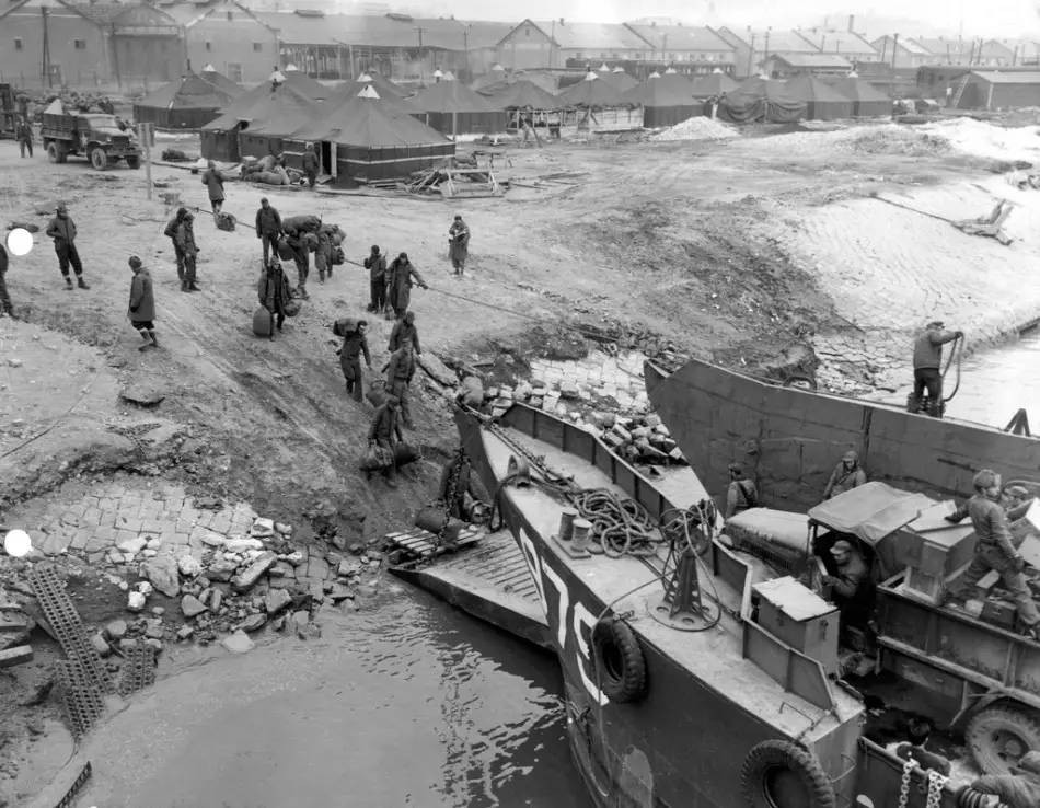 大半个朝鲜被解放，金日成准备*都迁**汉城，毛*东泽**却急电：小心仁川