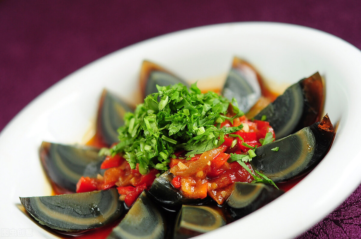 皮蛋有点呛凉拌做法,皮蛋怎么凉拌才入味