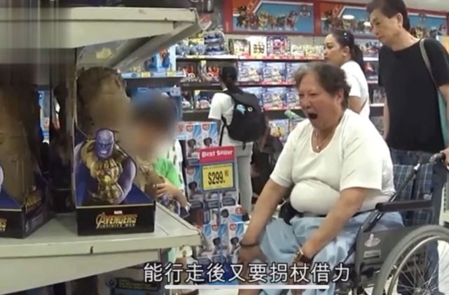 成龙宣传电影腰伤,成龙腰伤复发走路图片