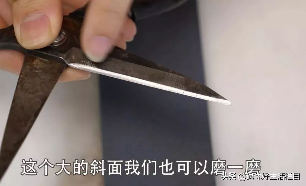 剪刀钝了怎么办简单又方便,剪刀变钝了怎么让它恢复