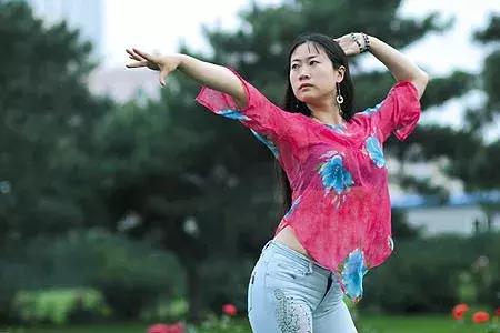 斗鱼官方解释乔碧萝事件,斗鱼主播乔碧萝翻车视频