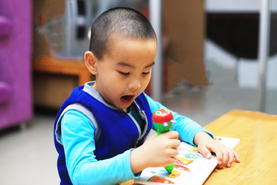 儿童英语学习点读笔如何选择,毛毛虫点读笔适合小孩学英语吗
