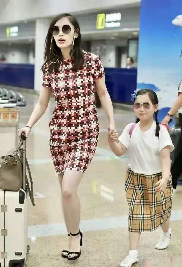 王宝强难逃中年发福！参加聚餐胖一圈，前妻马蓉却大秀身材豪宅