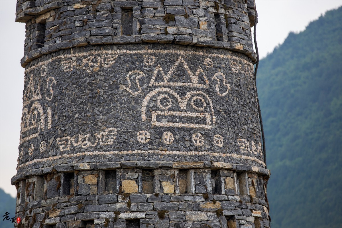 距离重庆主城5小时的边缘小城，鲜花怒放，更有奇妙文化待你赏析