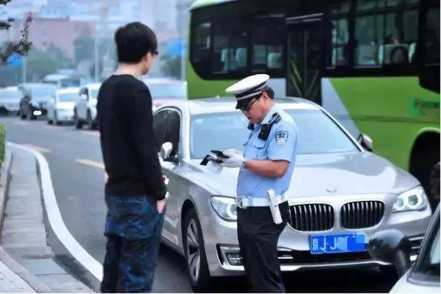 交警怎样才不会贴罚单,交警有权利在非道路上面贴罚单吗