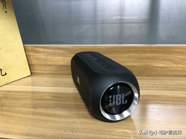 jbl小音响杂音跟破音似的,jbl吸顶音响4个喇叭效果