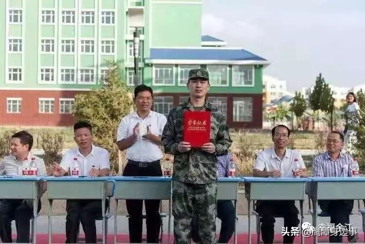 这对小夫妻爱情故事感动了亿万人,这对情侣的爱情故事感动了亿万人