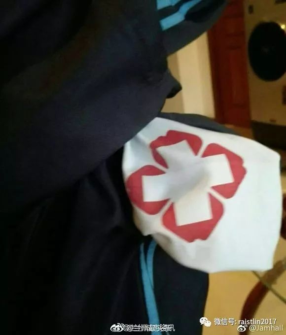 中国校服的问题,可绝不仅仅是丑