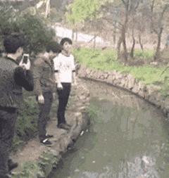 搞笑gif你们这些城里人太会玩了,搞笑gif逗比的世界你永远理解不了