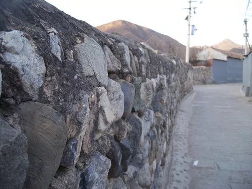 京西深山中的古村落苇子水村,京西找矿挖化石探访煤矿古村落