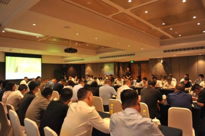 盒马白菜价销售鲜花，川菜馆侵犯鹿晗肖像权被索赔30万｜开店日报