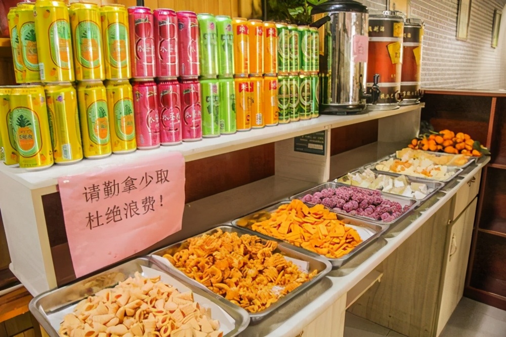 为什么吃自助餐会觉得服务差,自助餐一吃就饱的猫腻是什么