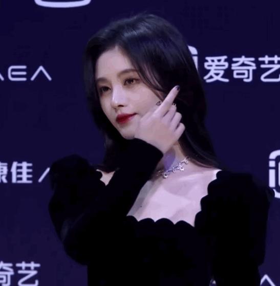 跟着欧阳娜娜拍校服写真,虞书欣欧阳娜娜赵露思鞠婧祎白鹿