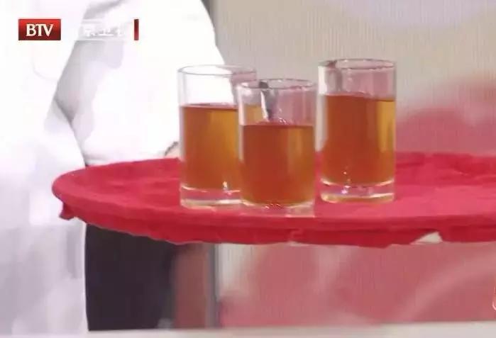 头皮长疙瘩是血液疾病吗,头皮背后老长疙瘩