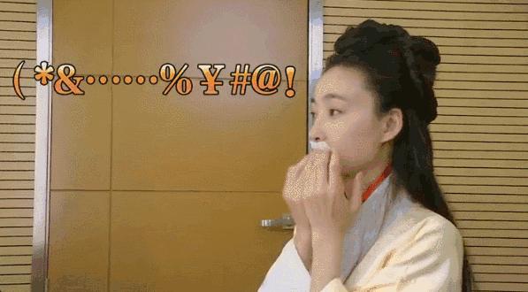 天冷了，嘴唇裂口一舔就疼，光擦润唇膏不行，这3招帮了大忙！