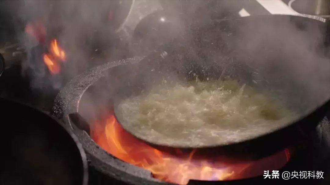 油锅起火怎么办别慌来支招,油锅着火别着急下一句