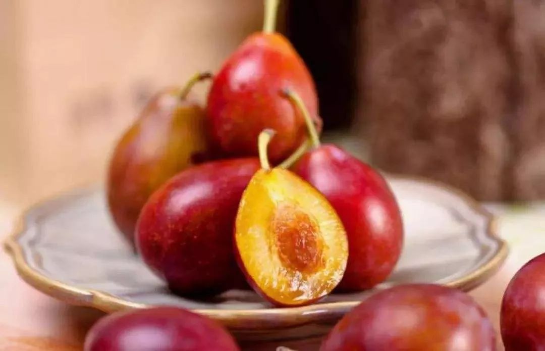 5元一斤买西梅，再送一颗果树，还能免费旅游！有这么好的事？